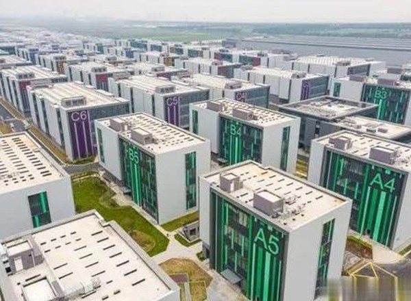 22"上海临港检验检测科技产业园：创新办公与科研的优选之地"